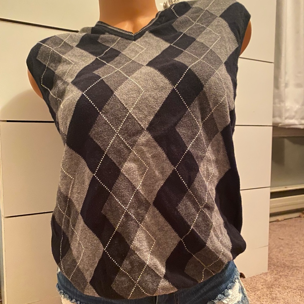 size M sleeveless sweater